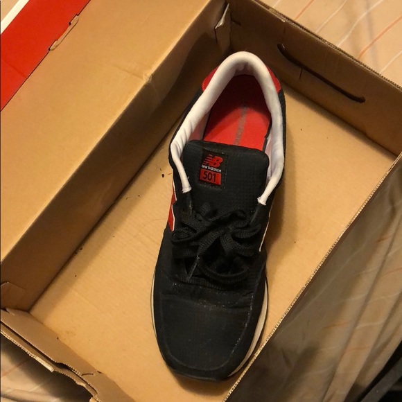 New Balance sneakers comes with box - Picture 3 of 5